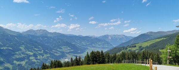 Blick ins vordere Zillertal Richtung Fügen